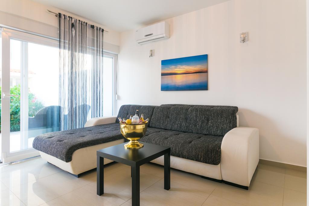 Villa Tina Новаля Екстериор снимка